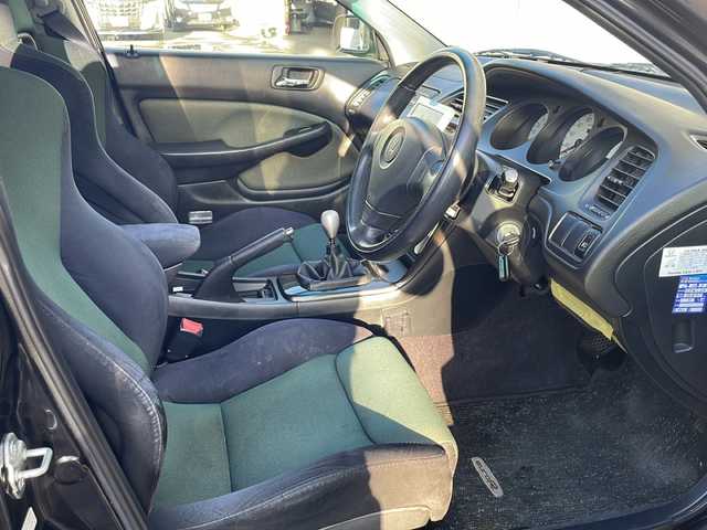 ホンダ アコード ユーロ R 千葉県 2000(平12)年 9.1万km ナイトホークブラックパール ５速マニュアル　ＲＥＣＡＲＯシート　ＨＩＤヘッドライト　オートエアコン　電動格納ミラー