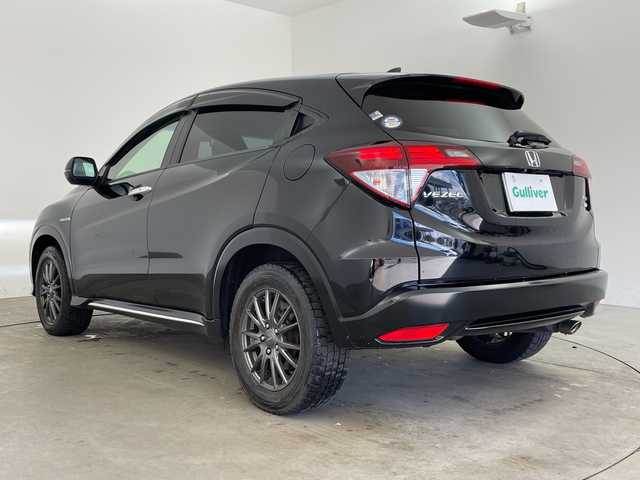 ホンダ ヴェゼル ハイブリッド Z ホンダセンシング 道央・札幌 2017(平29)年 9.3万km クリスタルブラックパール ・Hondaインターナビ/CD/DVD/Bluetooth/USB/・ビルトインETC/・バックカメラ/Honda SENSING/衝突軽減ブレーキ/歩行者事故低減ステアリング/アダプティブクルーズコントロール/車線維持支援システム/路外逸脱抑制機能/誤発進抑制機能/先行車発進お知らせ機能/標識認識機能/・ハーフレザーシート/・前席シートヒーター/・パドルシフト/・LEDヘッドライト/・LEDフォグランプ/・カーテンエアバッグ/・純正17インチアルミホイールセット積み込み/・純正フロアマット/・スマートキー/・スペアキー