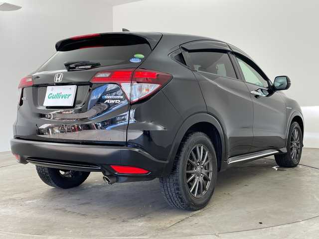 ホンダ ヴェゼル ハイブリッド Z ホンダセンシング 道央・札幌 2017(平29)年 9.3万km クリスタルブラックパール ・Hondaインターナビ/CD/DVD/Bluetooth/USB/・ビルトインETC/・バックカメラ/Honda SENSING/衝突軽減ブレーキ/歩行者事故低減ステアリング/アダプティブクルーズコントロール/車線維持支援システム/路外逸脱抑制機能/誤発進抑制機能/先行車発進お知らせ機能/標識認識機能/・ハーフレザーシート/・前席シートヒーター/・パドルシフト/・LEDヘッドライト/・LEDフォグランプ/・カーテンエアバッグ/・純正17インチアルミホイールセット積み込み/・純正フロアマット/・スマートキー/・スペアキー