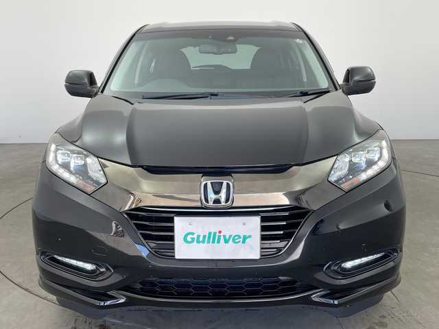 ホンダ ヴェゼル ハイブリッド Z ホンダセンシング 道央・札幌 2017(平29)年 9.3万km クリスタルブラックパール ・Hondaインターナビ/CD/DVD/Bluetooth/USB/・ビルトインETC/・バックカメラ/Honda SENSING/衝突軽減ブレーキ/歩行者事故低減ステアリング/アダプティブクルーズコントロール/車線維持支援システム/路外逸脱抑制機能/誤発進抑制機能/先行車発進お知らせ機能/標識認識機能/・ハーフレザーシート/・前席シートヒーター/・パドルシフト/・LEDヘッドライト/・LEDフォグランプ/・カーテンエアバッグ/・純正17インチアルミホイールセット積み込み/・純正フロアマット/・スマートキー/・スペアキー