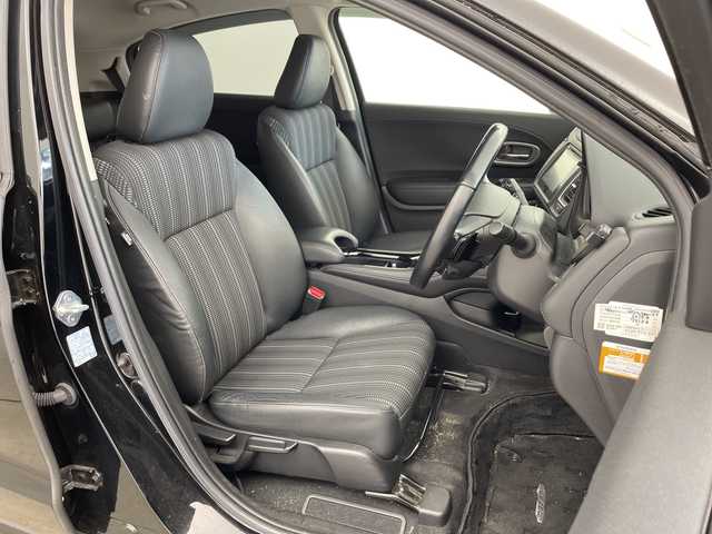 ホンダ ヴェゼル ハイブリッド Z ホンダセンシング 道央・札幌 2017(平29)年 9.3万km クリスタルブラックパール ・Hondaインターナビ/CD/DVD/Bluetooth/USB/・ビルトインETC/・バックカメラ/Honda SENSING/衝突軽減ブレーキ/歩行者事故低減ステアリング/アダプティブクルーズコントロール/車線維持支援システム/路外逸脱抑制機能/誤発進抑制機能/先行車発進お知らせ機能/標識認識機能/・ハーフレザーシート/・前席シートヒーター/・パドルシフト/・LEDヘッドライト/・LEDフォグランプ/・カーテンエアバッグ/・純正17インチアルミホイールセット積み込み/・純正フロアマット/・スマートキー/・スペアキー