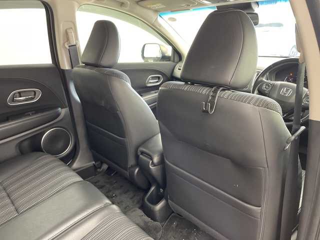 ホンダ ヴェゼル ハイブリッド Z ホンダセンシング 道央・札幌 2017(平29)年 9.3万km クリスタルブラックパール ・Hondaインターナビ/CD/DVD/Bluetooth/USB/・ビルトインETC/・バックカメラ/Honda SENSING/衝突軽減ブレーキ/歩行者事故低減ステアリング/アダプティブクルーズコントロール/車線維持支援システム/路外逸脱抑制機能/誤発進抑制機能/先行車発進お知らせ機能/標識認識機能/・ハーフレザーシート/・前席シートヒーター/・パドルシフト/・LEDヘッドライト/・LEDフォグランプ/・カーテンエアバッグ/・純正17インチアルミホイールセット積み込み/・純正フロアマット/・スマートキー/・スペアキー