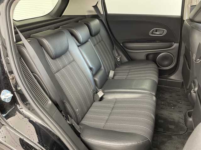 ホンダ ヴェゼル ハイブリッド Z ホンダセンシング 道央・札幌 2017(平29)年 9.3万km クリスタルブラックパール ・Hondaインターナビ/CD/DVD/Bluetooth/USB/・ビルトインETC/・バックカメラ/Honda SENSING/衝突軽減ブレーキ/歩行者事故低減ステアリング/アダプティブクルーズコントロール/車線維持支援システム/路外逸脱抑制機能/誤発進抑制機能/先行車発進お知らせ機能/標識認識機能/・ハーフレザーシート/・前席シートヒーター/・パドルシフト/・LEDヘッドライト/・LEDフォグランプ/・カーテンエアバッグ/・純正17インチアルミホイールセット積み込み/・純正フロアマット/・スマートキー/・スペアキー