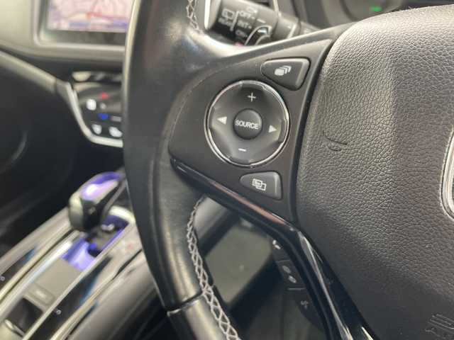 ホンダ ヴェゼル ハイブリッド Z ホンダセンシング 道央・札幌 2017(平29)年 9.3万km クリスタルブラックパール ・Hondaインターナビ/CD/DVD/Bluetooth/USB/・ビルトインETC/・バックカメラ/Honda SENSING/衝突軽減ブレーキ/歩行者事故低減ステアリング/アダプティブクルーズコントロール/車線維持支援システム/路外逸脱抑制機能/誤発進抑制機能/先行車発進お知らせ機能/標識認識機能/・ハーフレザーシート/・前席シートヒーター/・パドルシフト/・LEDヘッドライト/・LEDフォグランプ/・カーテンエアバッグ/・純正17インチアルミホイールセット積み込み/・純正フロアマット/・スマートキー/・スペアキー