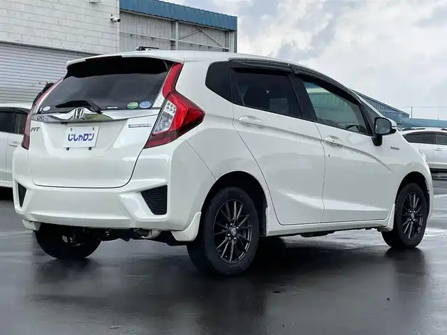 ホンダ フィット ハイブリット Lパッケージ 道北・旭川 2015(平27)年 12.7万km プレミアムホワイトパールⅡ (株)IDOMが運営する【じしゃロン旭川店】の自社ローン対象車両になります。こちらは現金ご利用時の価格です。/自社ローンご希望の方は別途その旨お申付け下さい。/　/・純正ナビ(CD/DVD/フルセグ)/・バックカメラ/・ETC/・レーダーブレーキ/・クルーズコントロール/・ステアリングリモコン/・電動格納ウィンカーミラー/・ミラーヒーター/・プッシュスタート/・スマートキー1個/・オートライト/・現車装着サマータイヤ 社外AW185/60R15