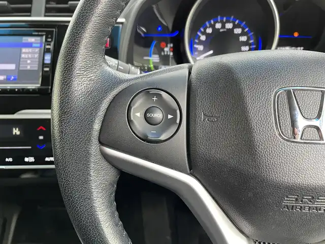 ホンダ フィット ハイブリット Lパッケージ 道北・旭川 2015(平27)年 12.7万km プレミアムホワイトパールⅡ (株)IDOMが運営する【じしゃロン旭川店】の自社ローン対象車両になります。こちらは現金ご利用時の価格です。/自社ローンご希望の方は別途その旨お申付け下さい。/　/・純正ナビ(CD/DVD/フルセグ)/・バックカメラ/・ETC/・レーダーブレーキ/・クルーズコントロール/・ステアリングリモコン/・電動格納ウィンカーミラー/・ミラーヒーター/・プッシュスタート/・スマートキー1個/・オートライト/・現車装着サマータイヤ 社外AW185/60R15