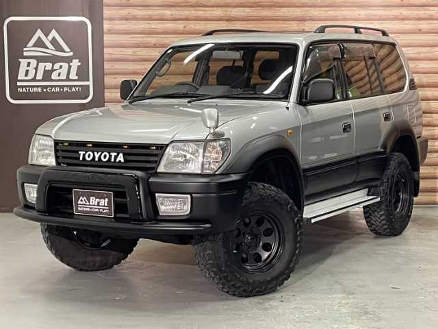 トヨタ ランドクルーザー プラド TX ワイド 千葉県 2000(平12)年 7.8万km シルバーM/シルバーM AIS検査済み/【2410006203】/4WD(フル）/ルーフレール/フロントフォグランプ/純正フロアマット/純正サンルーフ/3列シート（8人乗り）/キーレス/パワーウィンドウ/ETC(通常）/パワステ/AAC/盗難防止装置/ABS/ヘッドレスト/16AW  ミッキートンプソン MT-058（社外）/トーヨー オープンカントリーM/T（社外）/リフトアップ（社外）/TOYOTAロゴグリル（社外）/千鳥シートカバー（社外）/社外パーツ取り付けあり