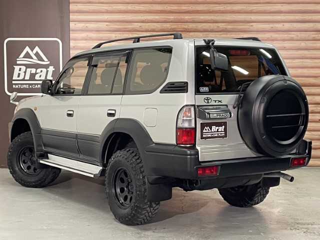 トヨタ ランドクルーザー プラド TX ワイド 千葉県 2000(平12)年 7.8万km シルバーM/シルバーM AIS検査済み/【2410006203】/4WD(フル）/ルーフレール/フロントフォグランプ/純正フロアマット/純正サンルーフ/3列シート（8人乗り）/キーレス/パワーウィンドウ/ETC(通常）/パワステ/AAC/盗難防止装置/ABS/ヘッドレスト/16AW  ミッキートンプソン MT-058（社外）/トーヨー オープンカントリーM/T（社外）/リフトアップ（社外）/TOYOTAロゴグリル（社外）/千鳥シートカバー（社外）/社外パーツ取り付けあり