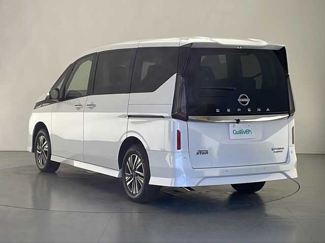 日産 セレナ e－4ORCE ハイウェイスターV 長野県 2025(令7)年 0.1千km プリズムホワイト 4WD/純正ナビ(AM/FM/BT/USB)/全方位カメラ(フロント、サイド、バック)/フルセグTV/ビルトインETC2.0/プロパイロット/インテリジェントクルーズコントロール/パーキングアシスト/レーンキープアシスト/衝突軽減装置/盗難防止装置/両側パワースライドドア/標識検知支援/オートブレーキホールド/デジタルインナーミラー/置くだけ充電/前席シートヒーター/ハンドルヒーター/オートライト/オートマチックハイビーム/LEDヘッドライト/スペアキー1本