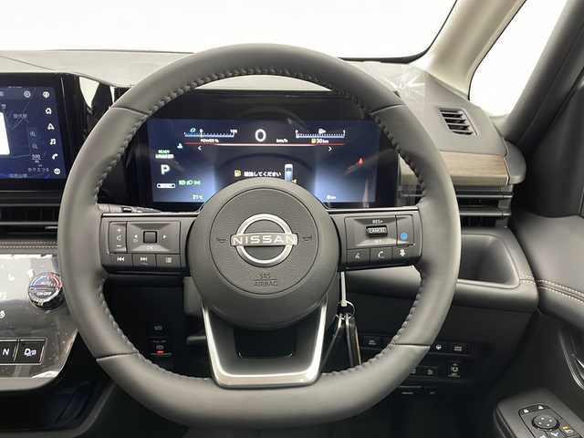 日産 セレナ e－4ORCE ハイウェイスターV 長野県 2025(令7)年 0.1千km プリズムホワイト 4WD/純正ナビ(AM/FM/BT/USB)/全方位カメラ(フロント、サイド、バック)/フルセグTV/ビルトインETC2.0/プロパイロット/インテリジェントクルーズコントロール/パーキングアシスト/レーンキープアシスト/衝突軽減装置/盗難防止装置/両側パワースライドドア/標識検知支援/オートブレーキホールド/デジタルインナーミラー/置くだけ充電/前席シートヒーター/ハンドルヒーター/オートライト/オートマチックハイビーム/LEDヘッドライト/スペアキー1本