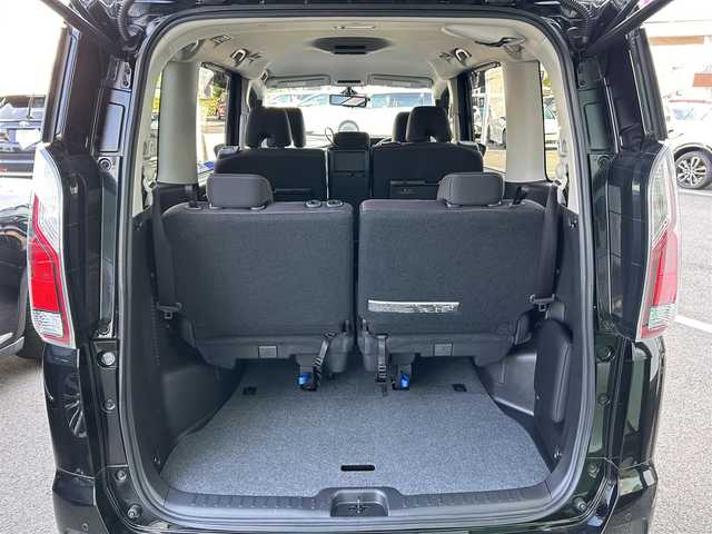 日産 セレナ ハイウェイスター Vセレクション 愛媛県 2018(平30)年 7.6万km ダイヤモンドブラック 禁煙車/登録時走行距離：75170km/ALPINE製11インチナビ/CD/DVD/フルセグTV/Bluetooth/全方位カメラ/バックカメラ/デジタルインナーミラー/前方ドライブレコーダー(SDカードなし)/ビルトインETC/衝突被害軽減システム/クリアランスソナー/横滑り防止装置/レーンキープアシスト/レーダークルーズコントロール/LEDヘッドライト/フォグランプ/オートライト/両側パワースライドドア/ハンズフリーパワースライドドア/リアテーブル/エンジンスタートボタン/スマートキー/純正フロアマット/純正16インチアルミホイール