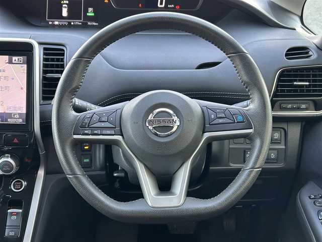 日産 セレナ ハイウェイスター Vセレクション 愛媛県 2018(平30)年 7.6万km ダイヤモンドブラック 禁煙車/登録時走行距離：75170km/ALPINE製11インチナビ/CD/DVD/フルセグTV/Bluetooth/全方位カメラ/バックカメラ/デジタルインナーミラー/前方ドライブレコーダー(SDカードなし)/ビルトインETC/衝突被害軽減システム/クリアランスソナー/横滑り防止装置/レーンキープアシスト/レーダークルーズコントロール/LEDヘッドライト/フォグランプ/オートライト/両側パワースライドドア/ハンズフリーパワースライドドア/リアテーブル/エンジンスタートボタン/スマートキー/純正フロアマット/純正16インチアルミホイール