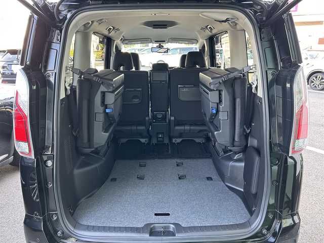 日産 セレナ ハイウェイスター Vセレクション 愛媛県 2018(平30)年 7.6万km ダイヤモンドブラック 禁煙車/登録時走行距離：75170km/ALPINE製11インチナビ/CD/DVD/フルセグTV/Bluetooth/全方位カメラ/バックカメラ/デジタルインナーミラー/前方ドライブレコーダー(SDカードなし)/ビルトインETC/衝突被害軽減システム/クリアランスソナー/横滑り防止装置/レーンキープアシスト/レーダークルーズコントロール/LEDヘッドライト/フォグランプ/オートライト/両側パワースライドドア/ハンズフリーパワースライドドア/リアテーブル/エンジンスタートボタン/スマートキー/純正フロアマット/純正16インチアルミホイール