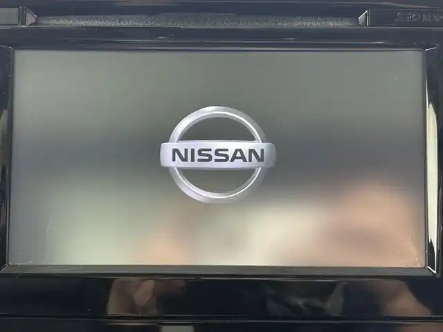 日産 エクストレイル 20X エマージェンシーブレーキ 佐賀県 2015(平27)年 8.6万km ブリリアントホワイトパール 純正7インチSDナビ/フルセグTV/CD/DVD/Bluetooth/サンルーフ/全方位バックカメラ/クルーズコントロール/ダウンヒルアシストコントロール/オートライト/パーキングアシスト/ビルトインETC/合皮シート/運転席・助手席シートヒーター/純正17インチアルミホイール/スマートキー/プッシュスタート