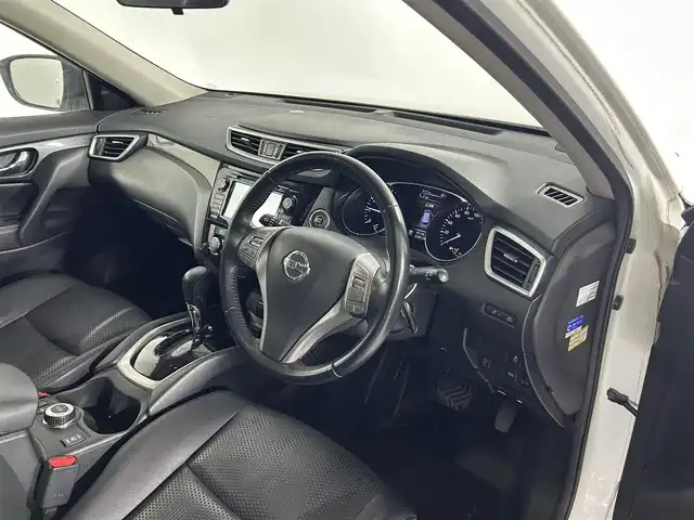 日産 エクストレイル 20X エマージェンシーブレーキ 佐賀県 2015(平27)年 8.6万km ブリリアントホワイトパール 純正7インチSDナビ/フルセグTV/CD/DVD/Bluetooth/サンルーフ/全方位バックカメラ/クルーズコントロール/ダウンヒルアシストコントロール/オートライト/パーキングアシスト/ビルトインETC/合皮シート/運転席・助手席シートヒーター/純正17インチアルミホイール/スマートキー/プッシュスタート