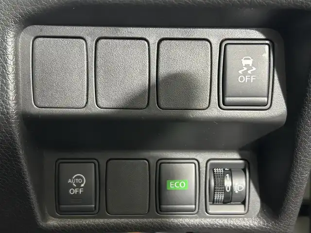 日産 エクストレイル 20X エマージェンシーブレーキ 佐賀県 2015(平27)年 8.6万km ブリリアントホワイトパール 純正7インチSDナビ/フルセグTV/CD/DVD/Bluetooth/サンルーフ/全方位バックカメラ/クルーズコントロール/ダウンヒルアシストコントロール/オートライト/パーキングアシスト/ビルトインETC/合皮シート/運転席・助手席シートヒーター/純正17インチアルミホイール/スマートキー/プッシュスタート