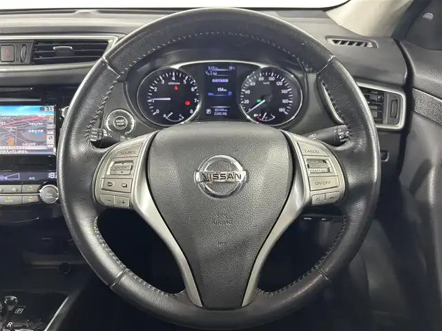 日産 エクストレイル 20X エマージェンシーブレーキ 佐賀県 2015(平27)年 8.6万km ブリリアントホワイトパール 純正7インチSDナビ/フルセグTV/CD/DVD/Bluetooth/サンルーフ/全方位バックカメラ/クルーズコントロール/ダウンヒルアシストコントロール/オートライト/パーキングアシスト/ビルトインETC/合皮シート/運転席・助手席シートヒーター/純正17インチアルミホイール/スマートキー/プッシュスタート