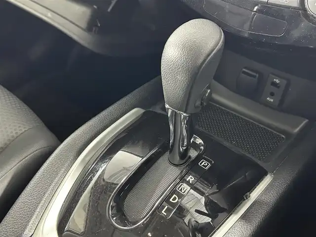 日産 エクストレイル 20X エマージェンシーブレーキ 佐賀県 2015(平27)年 8.6万km ブリリアントホワイトパール 純正7インチSDナビ/フルセグTV/CD/DVD/Bluetooth/サンルーフ/全方位バックカメラ/クルーズコントロール/ダウンヒルアシストコントロール/オートライト/パーキングアシスト/ビルトインETC/合皮シート/運転席・助手席シートヒーター/純正17インチアルミホイール/スマートキー/プッシュスタート