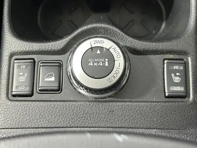日産 エクストレイル 20X エマージェンシーブレーキ 佐賀県 2015(平27)年 8.6万km ブリリアントホワイトパール 純正7インチSDナビ/フルセグTV/CD/DVD/Bluetooth/サンルーフ/全方位バックカメラ/クルーズコントロール/ダウンヒルアシストコントロール/オートライト/パーキングアシスト/ビルトインETC/合皮シート/運転席・助手席シートヒーター/純正17インチアルミホイール/スマートキー/プッシュスタート