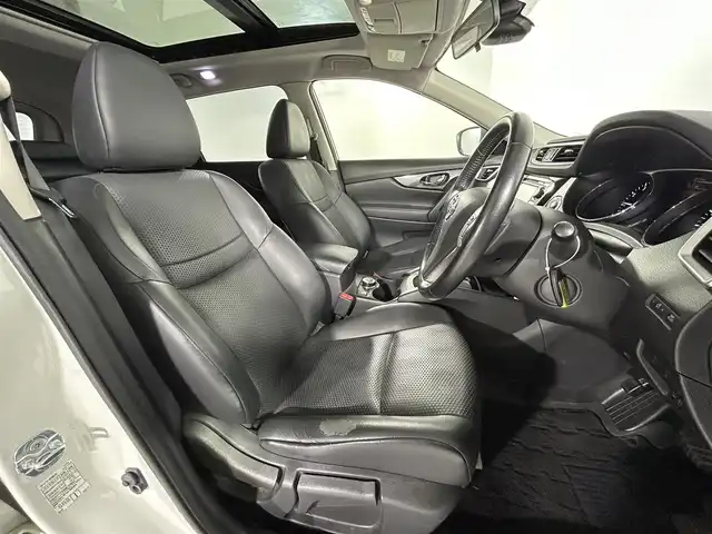 日産 エクストレイル 20X エマージェンシーブレーキ 佐賀県 2015(平27)年 8.6万km ブリリアントホワイトパール 純正7インチSDナビ/フルセグTV/CD/DVD/Bluetooth/サンルーフ/全方位バックカメラ/クルーズコントロール/ダウンヒルアシストコントロール/オートライト/パーキングアシスト/ビルトインETC/合皮シート/運転席・助手席シートヒーター/純正17インチアルミホイール/スマートキー/プッシュスタート