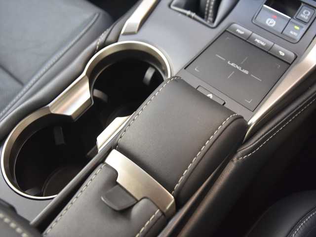 レクサス ＮＸ 300 Fスポーツ 和歌山県 2018(平30)年 5.4万km ソニッククォーツ メーカーナビ /TVキャンセラー/フルセク/CD/DVD/SD/USB/AUX/サウンド ライブ ラリ/バ ックカメラ サイド ビ ュー /サンルーフ/TRDフロント/サイド/リアエアロ/TRDスポ ーツマフラー /ハンズ フリーパ ワーバ ックド ア/三眼LEDオートライト /フォグ /AHS/純正18AW /17AWスタッド レスタイヤ付車載/シーケンシャルウィンカー /オートリトラウィンカーミラー/Lexus Safety System+ /PCS/LDA/PKBS/クリアランスソナー/レーダ ークルーズ コントロール /Stop&Startシステム /TRC/TPMS/ASC/AC100V /アナログ時計 /ビ ルトインETC2.0 /前後ド ラレコ/パドルシフト/黒色レザ ーシート /前席シートヒーター /前席ベ ンチレーション/前席パ ワーシート /シートメモリ /純正フロアマット /純正ド アバ イザ ー/保証書 /取説 /スペアキー /カードキー