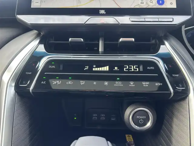 トヨタ ハリアー ハイブリッド Z レザーパッケージ 千葉県 2025(令7)年 0.2万km ブラック モデリスタエアロ(F/S/R)/調光パノラマルーフ/純正メーカーOP12.3インチディスプレイオーディオ/ナビキットあり/JBLプレミアムサウンドシステム/(フルセグTV/BT/FM/AM)/デジタルインナーミラー/全周囲カメラ/置くだけ充電/HUD/電動リアゲート/トヨタセーフティセンス/・レーンキープアシスト/・プリクラッシュセーフティ/・ハイビームアシスト/・レーダークルーズコントロール/ハーフレザーシート/ビルトインETC2.0/前後ドライブレコーダー/LEDオートヘッドライト/フォグランプ/ウィンカーミラー/電動格納ミラー/純正19インチAW/シートヒーター/エアシート/シートリフター/ステアリングヒーター/プッシュスタート/スマートキー