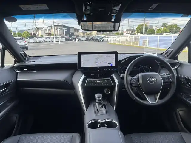 トヨタ ハリアー ハイブリッド Z レザーパッケージ 千葉県 2025(令7)年 0.2万km ブラック モデリスタエアロ(F/S/R)/調光パノラマルーフ/純正メーカーOP12.3インチディスプレイオーディオ/ナビキットあり/JBLプレミアムサウンドシステム/(フルセグTV/BT/FM/AM)/デジタルインナーミラー/全周囲カメラ/置くだけ充電/HUD/電動リアゲート/トヨタセーフティセンス/・レーンキープアシスト/・プリクラッシュセーフティ/・ハイビームアシスト/・レーダークルーズコントロール/ハーフレザーシート/ビルトインETC2.0/前後ドライブレコーダー/LEDオートヘッドライト/フォグランプ/ウィンカーミラー/電動格納ミラー/純正19インチAW/シートヒーター/エアシート/シートリフター/ステアリングヒーター/プッシュスタート/スマートキー