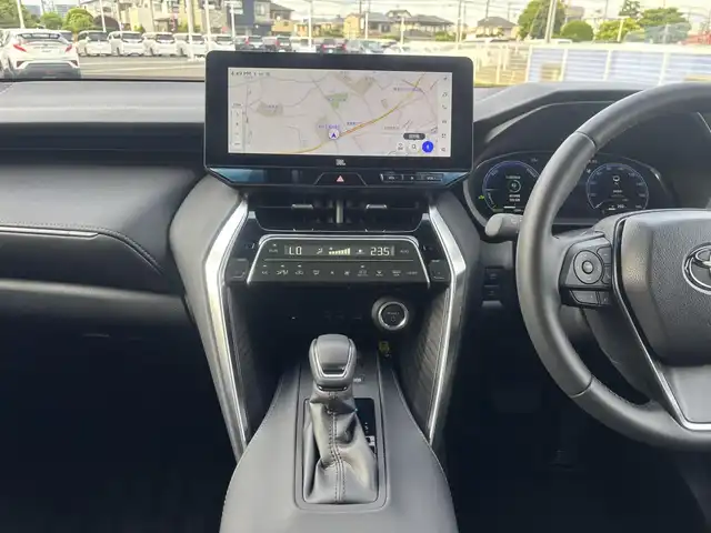 トヨタ ハリアー ハイブリッド Z レザーパッケージ 千葉県 2025(令7)年 0.2万km ブラック モデリスタエアロ(F/S/R)/調光パノラマルーフ/純正メーカーOP12.3インチディスプレイオーディオ/ナビキットあり/JBLプレミアムサウンドシステム/(フルセグTV/BT/FM/AM)/デジタルインナーミラー/全周囲カメラ/置くだけ充電/HUD/電動リアゲート/トヨタセーフティセンス/・レーンキープアシスト/・プリクラッシュセーフティ/・ハイビームアシスト/・レーダークルーズコントロール/ハーフレザーシート/ビルトインETC2.0/前後ドライブレコーダー/LEDオートヘッドライト/フォグランプ/ウィンカーミラー/電動格納ミラー/純正19インチAW/シートヒーター/エアシート/シートリフター/ステアリングヒーター/プッシュスタート/スマートキー