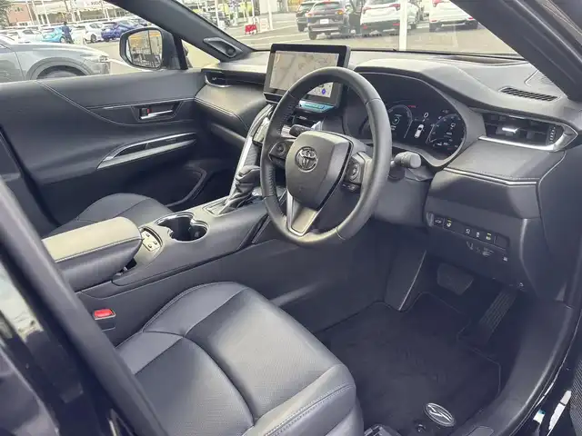 トヨタ ハリアー ハイブリッド Z レザーパッケージ 千葉県 2025(令7)年 0.2万km ブラック モデリスタエアロ(F/S/R)/調光パノラマルーフ/純正メーカーOP12.3インチディスプレイオーディオ/ナビキットあり/JBLプレミアムサウンドシステム/(フルセグTV/BT/FM/AM)/デジタルインナーミラー/全周囲カメラ/置くだけ充電/HUD/電動リアゲート/トヨタセーフティセンス/・レーンキープアシスト/・プリクラッシュセーフティ/・ハイビームアシスト/・レーダークルーズコントロール/ハーフレザーシート/ビルトインETC2.0/前後ドライブレコーダー/LEDオートヘッドライト/フォグランプ/ウィンカーミラー/電動格納ミラー/純正19インチAW/シートヒーター/エアシート/シートリフター/ステアリングヒーター/プッシュスタート/スマートキー