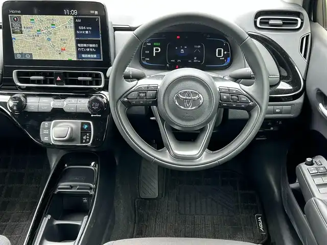 トヨタ アクア G 東京都 2024(令6)年 0.3万km プラチナホワイトパールマイカ ワンオーナー/純正10.5インチディスプレイオーディオナビ//AM/FM/BT/バックカメラ/セーフティセンス/・プリクラッシュセーフティ/・レーントレーシングアシスト/・レーダークルーズコントロール/・オートマチックハイビーム/・ロードアシストサイン/プッシュスタート/革巻きステアリング/ステアリングスイッチ/ETC2.0/LEDヘッドライト/スペアキー×1/保証書/取扱説明書