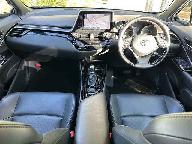 トヨタ Ｃ－ＨＲ G 岡山県 2019(令1)年 11.6万km ブラックマイカ 社外ナビ/フルセグTV、CD、DVD、Bluetooth、AM、FM/ＴＲＤフルエアロ/純正ＡＷ18inch/純正フロアマット/前席シートヒーター/前後カメラ/前後ドライブレコーダー/クルーズコントロール/プッシュスタート/ETC/ワンオーナー/横滑り防止/盗難防止/オートライト/オートマチックハイビーム