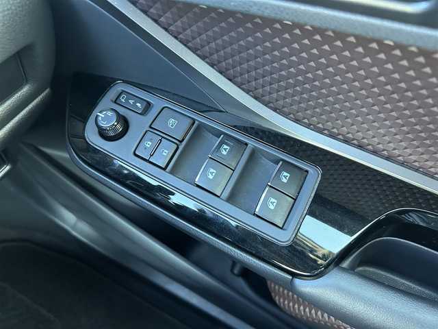 トヨタ Ｃ－ＨＲ G 岡山県 2019(令1)年 11.6万km ブラックマイカ 社外ナビ/フルセグTV、CD、DVD、Bluetooth、AM、FM/ＴＲＤフルエアロ/純正ＡＷ18inch/純正フロアマット/前席シートヒーター/前後カメラ/前後ドライブレコーダー/クルーズコントロール/プッシュスタート/ETC/ワンオーナー/横滑り防止/盗難防止/オートライト/オートマチックハイビーム