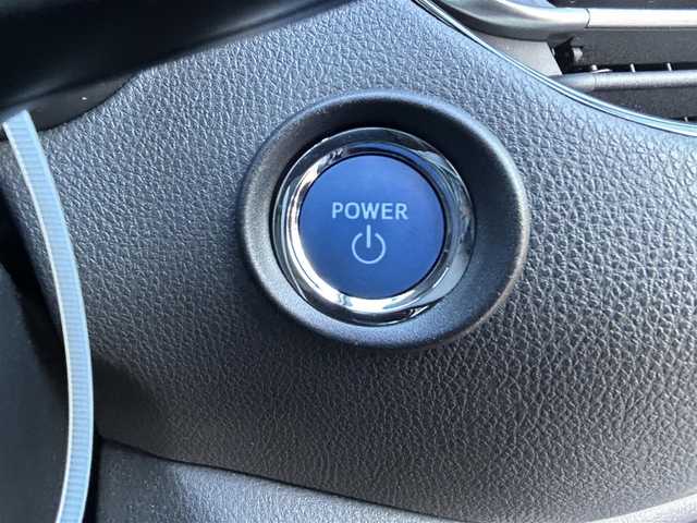 トヨタ Ｃ－ＨＲ G 岡山県 2019(令1)年 11.6万km ブラックマイカ 社外ナビ/フルセグTV、CD、DVD、Bluetooth、AM、FM/ＴＲＤフルエアロ/純正ＡＷ18inch/純正フロアマット/前席シートヒーター/前後カメラ/前後ドライブレコーダー/クルーズコントロール/プッシュスタート/ETC/ワンオーナー/横滑り防止/盗難防止/オートライト/オートマチックハイビーム