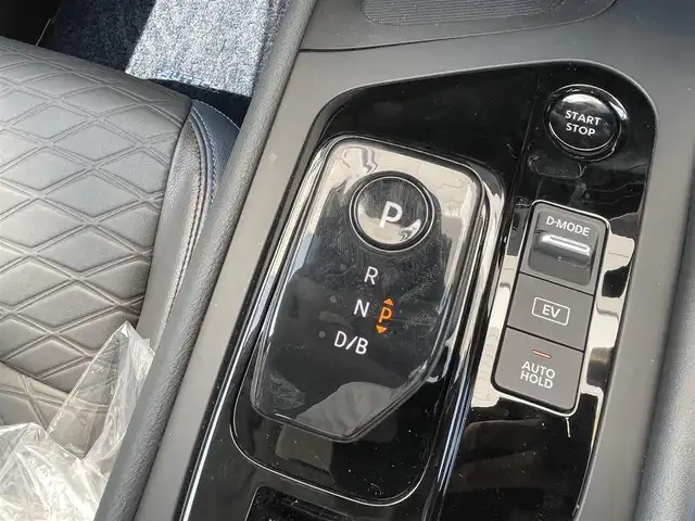 日産 ノート オーテック 千葉県 2021(令3)年 2.8万km オーロラフレアブルーパール プロパイロット/　衝突軽減ブレーキ/レーンキープアシスト/　レーダークルーズコントロール/オートハイビーム/　クリアランスソナー/ブラインドスポットモニター/メーカー純正コネクトナビ/　フルセグ/BT/USB/カープレイ/アラウンドビューモニター/デジタルインナーミラー/ステアリングスイッチ/ETC/ワイヤレス充電/レザーシート(黒/青)/電動パーキングブレーキ/LEDヘッドライト/オートライト/フォグライト/スマートキー/プッシュスタート/オーテック16インチAW/純正フロアマット/電動格納ミラー/アイドリングストップ