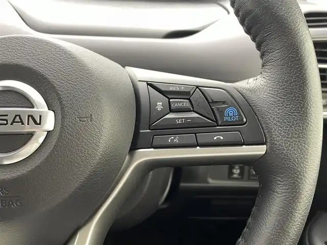 日産 セレナ e－パワー ハイウェイスター V 熊本県 2020(令2)年 4万km マルーンレッド 2トーン 純正10インチナビ（ＣＤ・ＤＶＤ・フルセグ・ＢＴ）/全周囲カメラ　/純正フリップダウンモニター　/純正前後ドライブレコーダー　/ビルトインＥＴＣ　/両側パワースライドドア　/前後クリアランスソナー/インテリジェントパーキングアシスト　/プロパイロット/車線逸脱警報/車線逸脱防止支援システム/ブラインドスポットモニター/標識認識機能/ふらつき警報機能/オートハイビーム/ステアリングヒーター/純正16インチAW/オートライト/LEDヘッドライト/フォグランプ/スマートキー/プッシュスタート