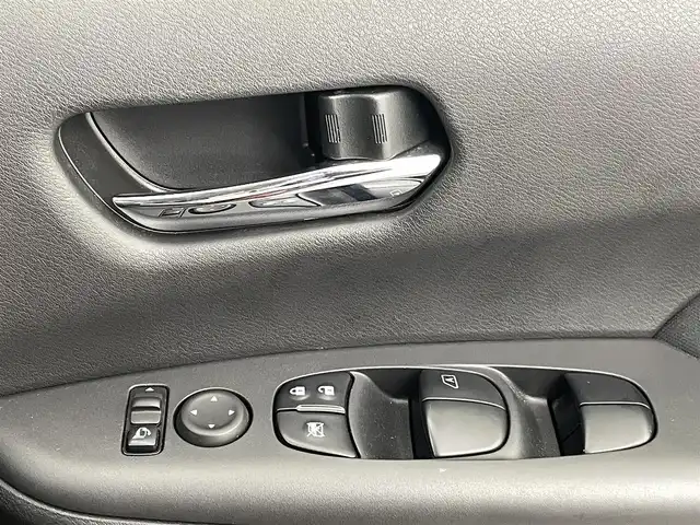 日産 セレナ e－パワー ハイウェイスター V 熊本県 2020(令2)年 4万km マルーンレッド 2トーン 純正10インチナビ（ＣＤ・ＤＶＤ・フルセグ・ＢＴ）/全周囲カメラ　/純正フリップダウンモニター　/純正前後ドライブレコーダー　/ビルトインＥＴＣ　/両側パワースライドドア　/前後クリアランスソナー/インテリジェントパーキングアシスト　/プロパイロット/車線逸脱警報/車線逸脱防止支援システム/ブラインドスポットモニター/標識認識機能/ふらつき警報機能/オートハイビーム/ステアリングヒーター/純正16インチAW/オートライト/LEDヘッドライト/フォグランプ/スマートキー/プッシュスタート