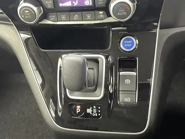 日産 セレナ e－パワー ハイウェイスター V 熊本県 2020(令2)年 4万km マルーンレッド 2トーン 純正10インチナビ（ＣＤ・ＤＶＤ・フルセグ・ＢＴ）/全周囲カメラ　/純正フリップダウンモニター　/純正前後ドライブレコーダー　/ビルトインＥＴＣ　/両側パワースライドドア　/前後クリアランスソナー/インテリジェントパーキングアシスト　/プロパイロット/車線逸脱警報/車線逸脱防止支援システム/ブラインドスポットモニター/標識認識機能/ふらつき警報機能/オートハイビーム/ステアリングヒーター/純正16インチAW/オートライト/LEDヘッドライト/フォグランプ/スマートキー/プッシュスタート