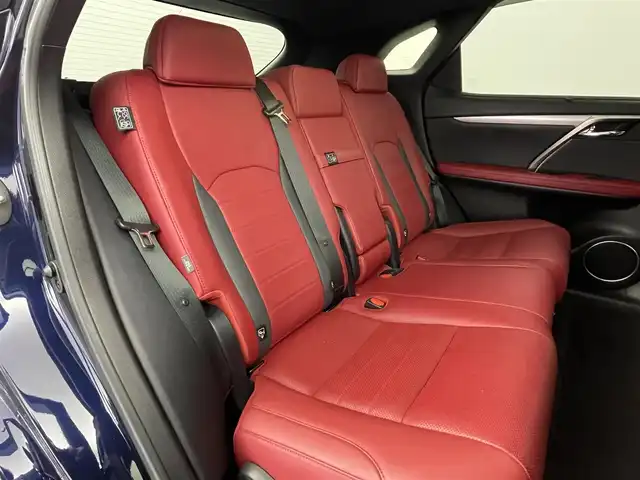 レクサス ＲＸ 300 Fスポーツ 埼玉県 2021(令3)年 6.8万km ディープブルーマイカ ワンオーナー　サンルーフ　12.3インチディスプレイ　ナビ　CD　フルセグTV　Bluetooth　USB　AUX　音楽録音　SD　全方位カメラ　赤レザーシート　前席シートベンチレーション　前席パワーシート　パワーバックドア　ステアリングヒーター　レーダークルーズコントロール　ビルトインETC2.0　パドルシフト　ヘッドアップディスプレイ　オートLEDライト　オートハイビーム　オートブレーキホールド　前後コーナーセンサー　純正20インチアルミホイール　