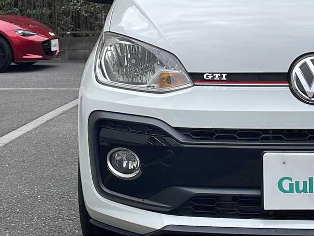 フォルクスワーゲン アップ ＧＴＩ 埼玉県 2019(令1)年 4.6万km 白 登録時45352km/純正オーディオ/BT/CD/AM/FM/バックカメラ/シティエマージェンシーブレーキ/横滑り防止装置/アイドリングストップ/コーナーセンサー/前後ドライブレコーダー/ETC/シートヒーター（D＋N席）/革巻きハンドル/ステアリングリモコン/オートライト/ヘッドライトレベライザー/純正フロアマット/純正リアスポイラー/純正LEDヘッドライト/フォグランプ/純正17インチアルミホイール/ウィンカーミラー/キーレス×2/保証書/取説
