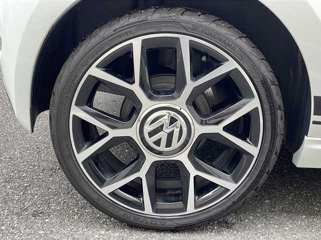 フォルクスワーゲン アップ ＧＴＩ 埼玉県 2019(令1)年 4.6万km 白 登録時45352km/純正オーディオ/BT/CD/AM/FM/バックカメラ/シティエマージェンシーブレーキ/横滑り防止装置/アイドリングストップ/コーナーセンサー/前後ドライブレコーダー/ETC/シートヒーター（D＋N席）/革巻きハンドル/ステアリングリモコン/オートライト/ヘッドライトレベライザー/純正フロアマット/純正リアスポイラー/純正LEDヘッドライト/フォグランプ/純正17インチアルミホイール/ウィンカーミラー/キーレス×2/保証書/取説