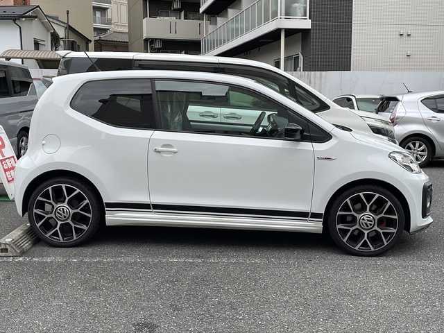 フォルクスワーゲン アップ ＧＴＩ 埼玉県 2019(令1)年 4.6万km 白 登録時45352km/純正オーディオ/BT/CD/AM/FM/バックカメラ/シティエマージェンシーブレーキ/横滑り防止装置/アイドリングストップ/コーナーセンサー/前後ドライブレコーダー/ETC/シートヒーター（D＋N席）/革巻きハンドル/ステアリングリモコン/オートライト/ヘッドライトレベライザー/純正フロアマット/純正リアスポイラー/純正LEDヘッドライト/フォグランプ/純正17インチアルミホイール/ウィンカーミラー/キーレス×2/保証書/取説