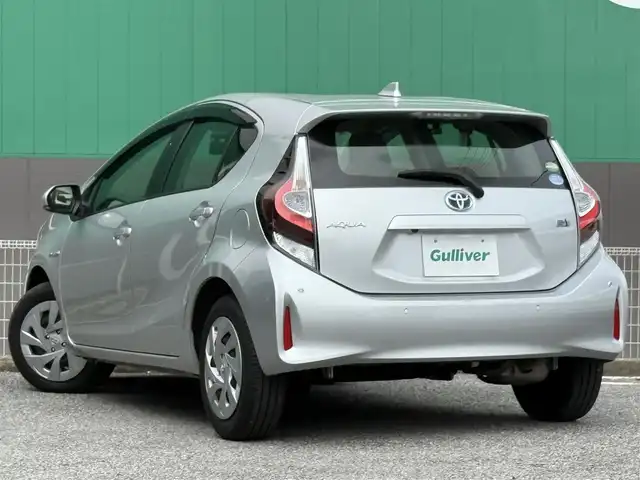 トヨタ アクア S ビジネスパッケージ 千葉県 2020(令2)年 5.2万km シルバー 純正SDナビ（AM/FM/CD/Bluetooth）/ワンセグTV/バックカメラ/ETC/前後ドライブレコーダー/エコモード/トヨタセーフティーセンス/・プリクラッシュセーフティー/・オートマチックハイビーム（AHB)/・レーンディパーチャーアラート（LDA)/横滑り防止装置（VSC)/オートエアコン/リモコンキー/純正フロアマット/純正ホイールキャップ