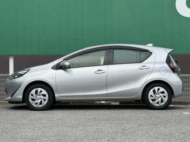 トヨタ アクア S ビジネスパッケージ 千葉県 2020(令2)年 5.2万km シルバー 純正SDナビ（AM/FM/CD/Bluetooth）/ワンセグTV/バックカメラ/ETC/前後ドライブレコーダー/エコモード/トヨタセーフティーセンス/・プリクラッシュセーフティー/・オートマチックハイビーム（AHB)/・レーンディパーチャーアラート（LDA)/横滑り防止装置（VSC)/オートエアコン/リモコンキー/純正フロアマット/純正ホイールキャップ