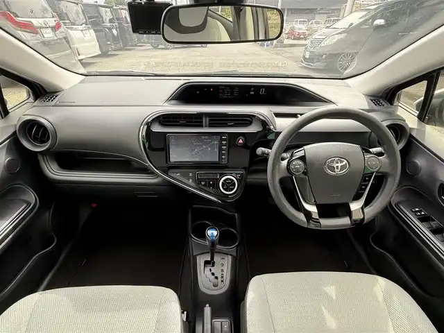 トヨタ アクア S ビジネスパッケージ 千葉県 2020(令2)年 5.2万km シルバー 純正SDナビ（AM/FM/CD/Bluetooth）/ワンセグTV/バックカメラ/ETC/前後ドライブレコーダー/エコモード/トヨタセーフティーセンス/・プリクラッシュセーフティー/・オートマチックハイビーム（AHB)/・レーンディパーチャーアラート（LDA)/横滑り防止装置（VSC)/オートエアコン/リモコンキー/純正フロアマット/純正ホイールキャップ