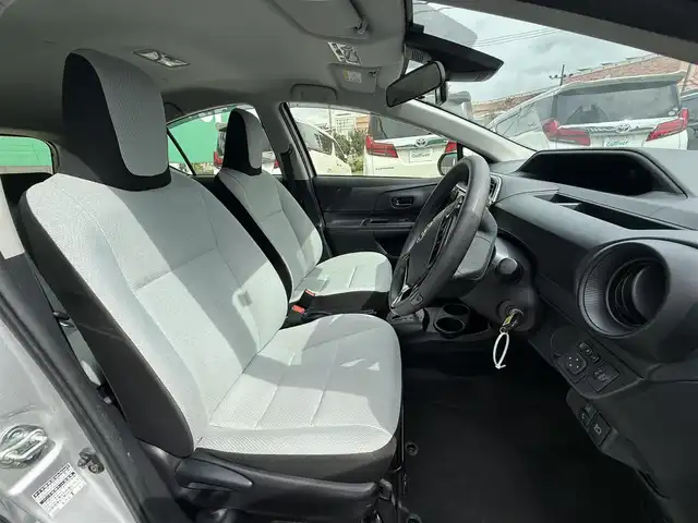トヨタ アクア S ビジネスパッケージ 千葉県 2020(令2)年 5.2万km シルバー 純正SDナビ（AM/FM/CD/Bluetooth）/ワンセグTV/バックカメラ/ETC/前後ドライブレコーダー/エコモード/トヨタセーフティーセンス/・プリクラッシュセーフティー/・オートマチックハイビーム（AHB)/・レーンディパーチャーアラート（LDA)/横滑り防止装置（VSC)/オートエアコン/リモコンキー/純正フロアマット/純正ホイールキャップ
