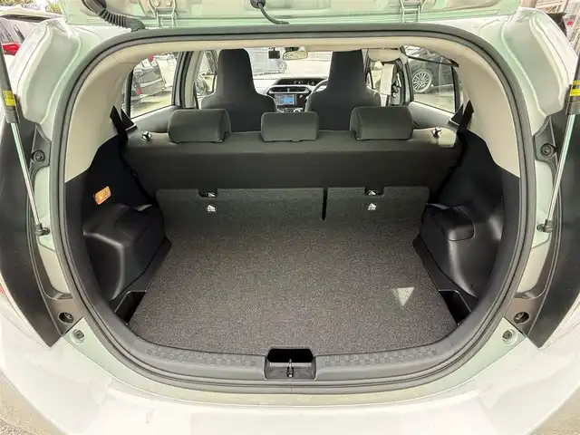 トヨタ アクア S ビジネスパッケージ 千葉県 2020(令2)年 5.2万km シルバー 純正SDナビ（AM/FM/CD/Bluetooth）/ワンセグTV/バックカメラ/ETC/前後ドライブレコーダー/エコモード/トヨタセーフティーセンス/・プリクラッシュセーフティー/・オートマチックハイビーム（AHB)/・レーンディパーチャーアラート（LDA)/横滑り防止装置（VSC)/オートエアコン/リモコンキー/純正フロアマット/純正ホイールキャップ