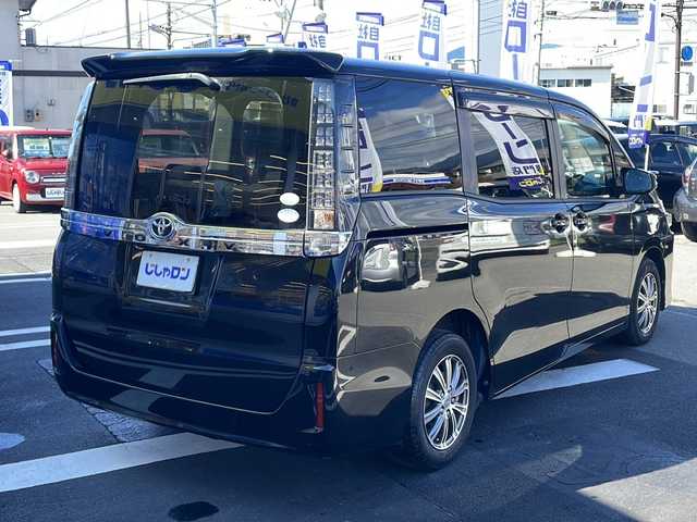 トヨタ ヴォクシー X 長野県 2014(平26)年 13.8万km ブラック (株)IDOMが運営する【じしゃロン長野店】の自社ローン専用車両になりますこちらは現金またはオートローンご利用時の価格です。自社ローンご希望の方は別途その旨お申付け下さい/純正ナビ/バックカメラ/ステアリングスイッチ/ETC/両側パワースライドドア