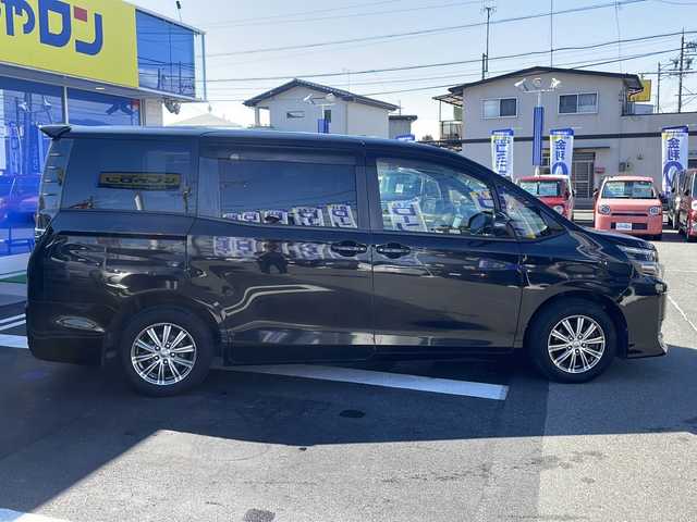 トヨタ ヴォクシー X 長野県 2014(平26)年 13.8万km ブラック (株)IDOMが運営する【じしゃロン長野店】の自社ローン専用車両になりますこちらは現金またはオートローンご利用時の価格です。自社ローンご希望の方は別途その旨お申付け下さい/純正ナビ/バックカメラ/ステアリングスイッチ/ETC/両側パワースライドドア