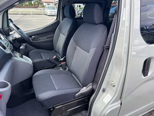 日産 ＮＶ２００バネット 16X－3R 栃木県 2023(令5)年 3.9万km Ｌグリーン VANLIFE VILLAGE NV200 earth label VL07/  (16X3Rベース 7人乗り)/VANLIFE VILLAGE限定純正カラー：アースグレーカーキ/エマージェンシーブレーキ/寒冷地仕様/社外メモリナビ/フルセグTV/DVD/Bluetooth/バックカメラ/ETC/前後ドライブレコーダー/スマートキー×2/LEDオートライト/フォグランプ/リッド付きセンターコンソール&シートアンダートレイ/スライドサイドウインド&プライバシーガラス/リアクーラー