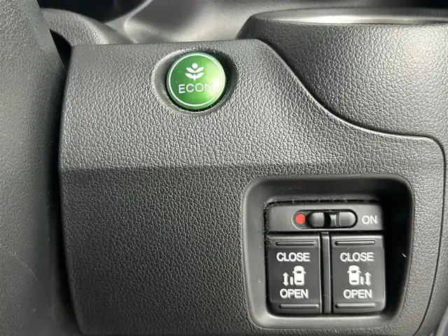 ホンダ Ｎ ＢＯＸ カスタム SSパッケージ 千葉県 2015(平27)年 7.9万km ポリッシュドメタルメタリック 禁煙車/あんしんパッケージ/・シティブレーキアクティブシステム/・席用i-サイドエアバッグシステム/・サイドカーテンエアバッグシステム/片側パワースライドドア/純正7インチナビ/CD/DVD/Bluetooth/ワンセグ/バックカメラ/HIDヘッドライト/純正14インチアルミホイール/プッシュスタート/スマートキー